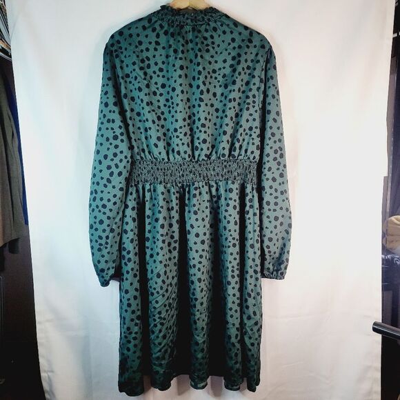 Green Dalmation Dots Smocked Women's Dress - Picture 7 of 10